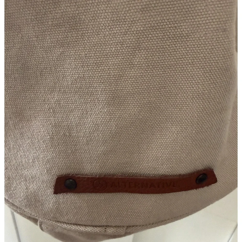Guinness Nitro IPA Tan Canvas Duffle‎ Bag Strap Handles Alternative Travel